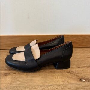 Miz Mooz Leslee Spectator Loafer in black and cream leather. Size 40